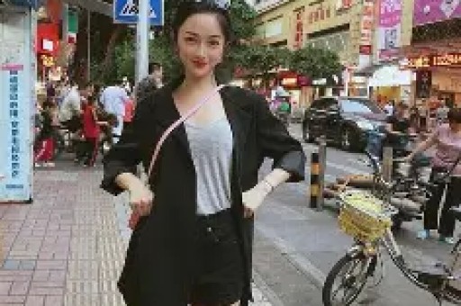 易易紫曝明星翻红后会耍大牌：红了之后就会耍大牌身边有很多
